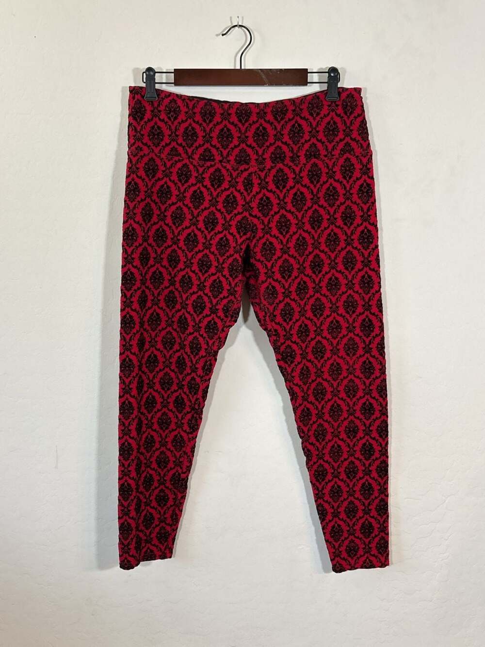 Intro Love The Fit Revolutionary Tummy Control Leggings Red Black Damask Large